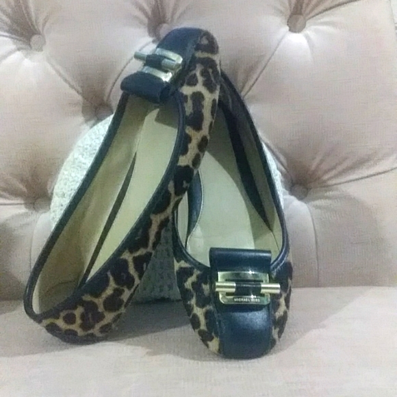 Michael Kors leopard print flats - Picture 2 of 11